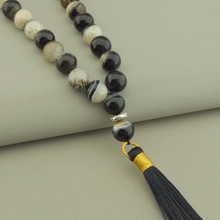 Прикраси з агату: Вибір каменю з властивостями, що надають власнику багато переваг